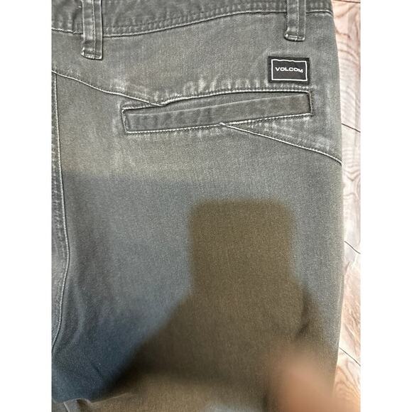 VOLCOM shorts size 36 - Picture 4 of 5
